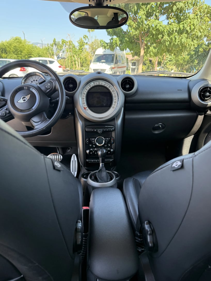 Alquila un coche en Tirana