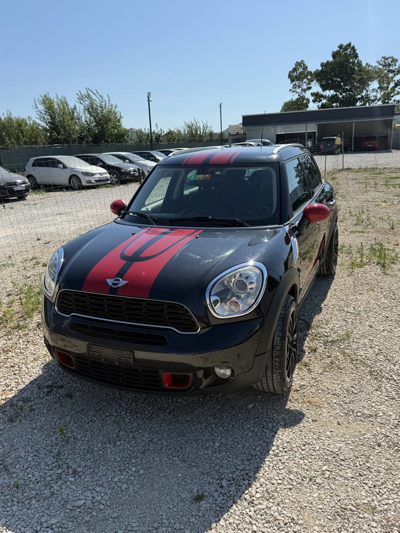 Alquila un coche en Tirana