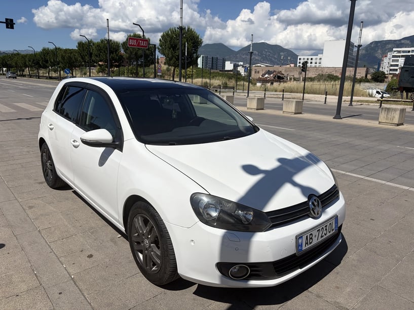 Noleggia un'auto a Tirana