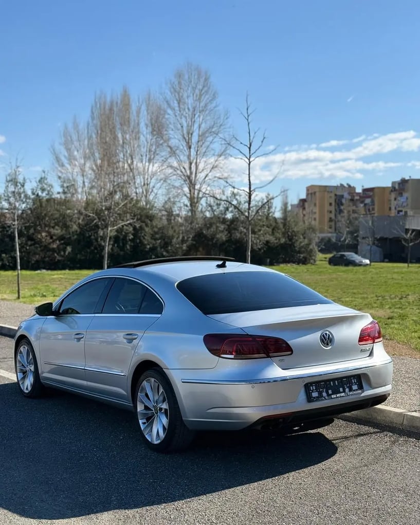 Alquila un coche en Tirana