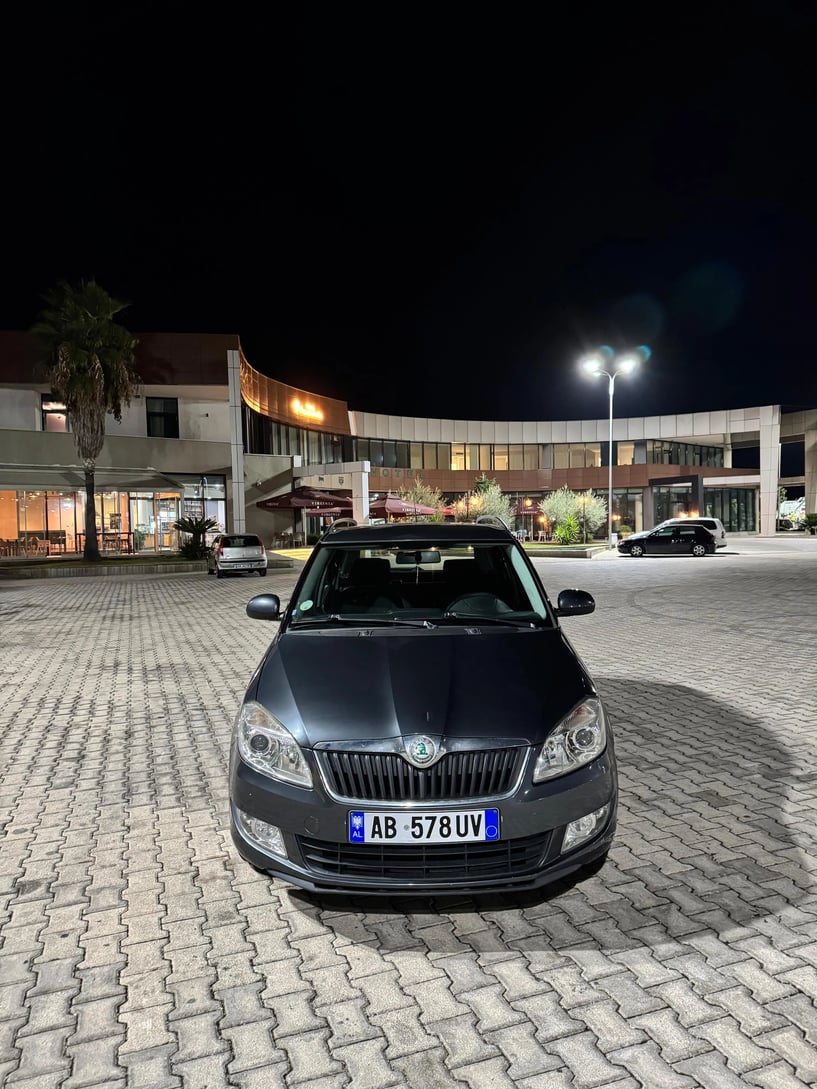 Louer une voiture à Tirana