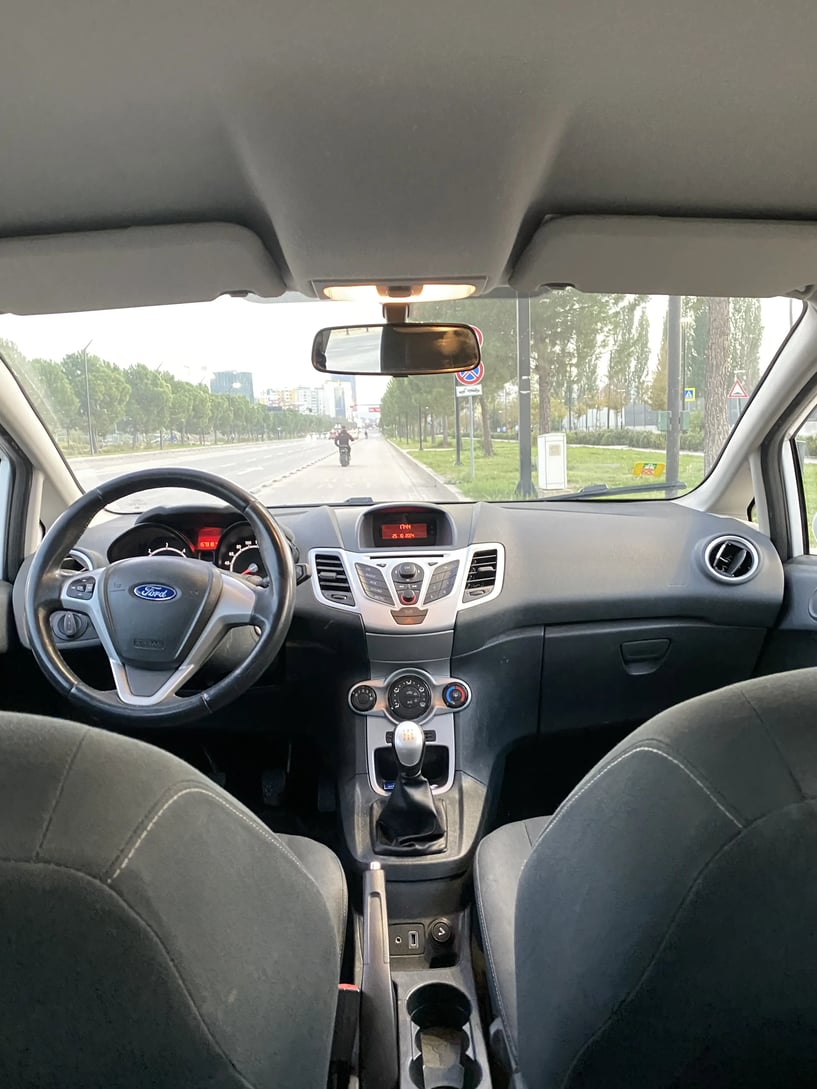 Noleggia un'auto a Tirana