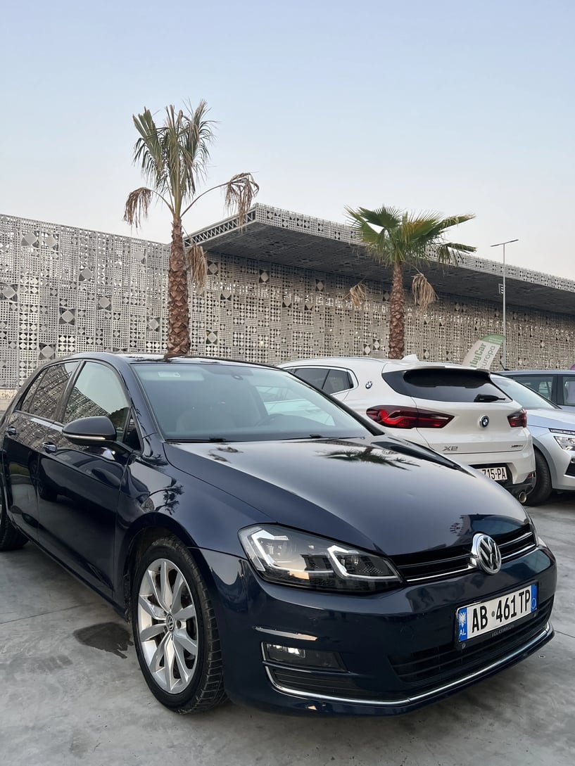 Noleggia un'auto a Tirana