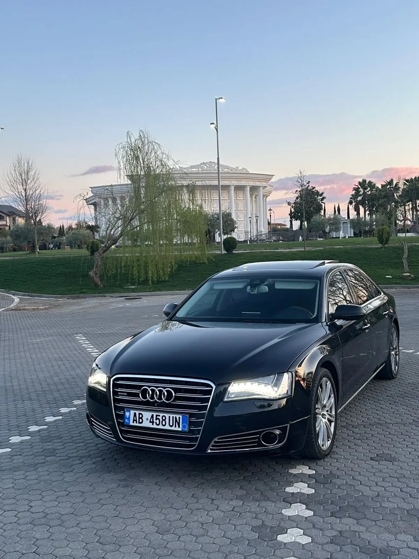 Alquila un coche en Tirana