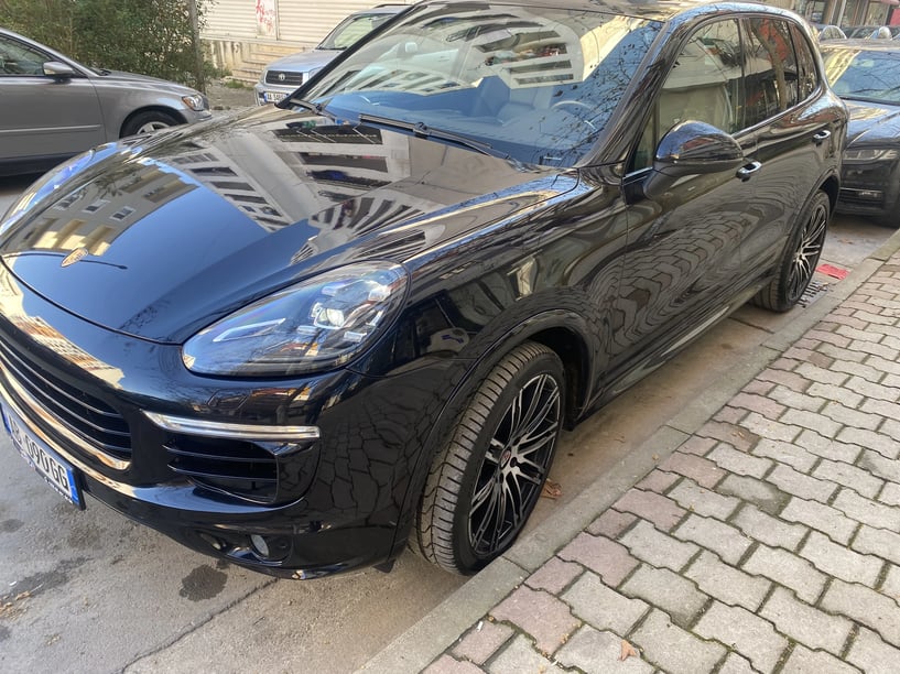 Louer une voiture à Tirana