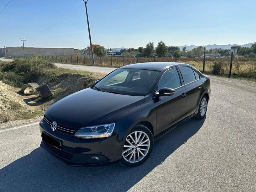 Alquila un coche en Tirana