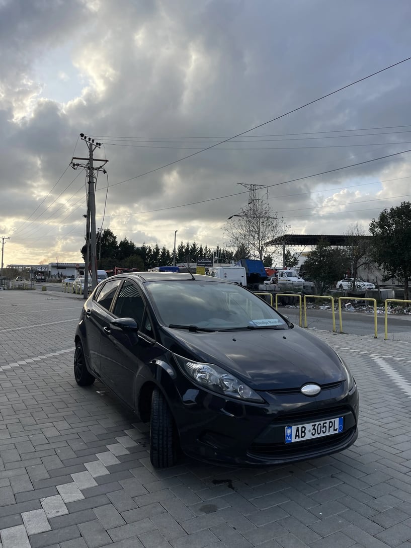 Noleggia un'auto a Durrës