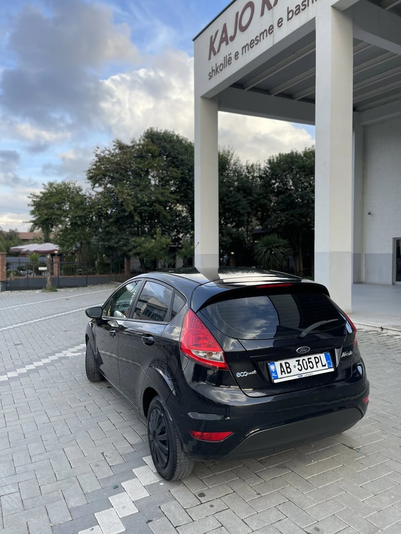 Noleggia un'auto a Durrës