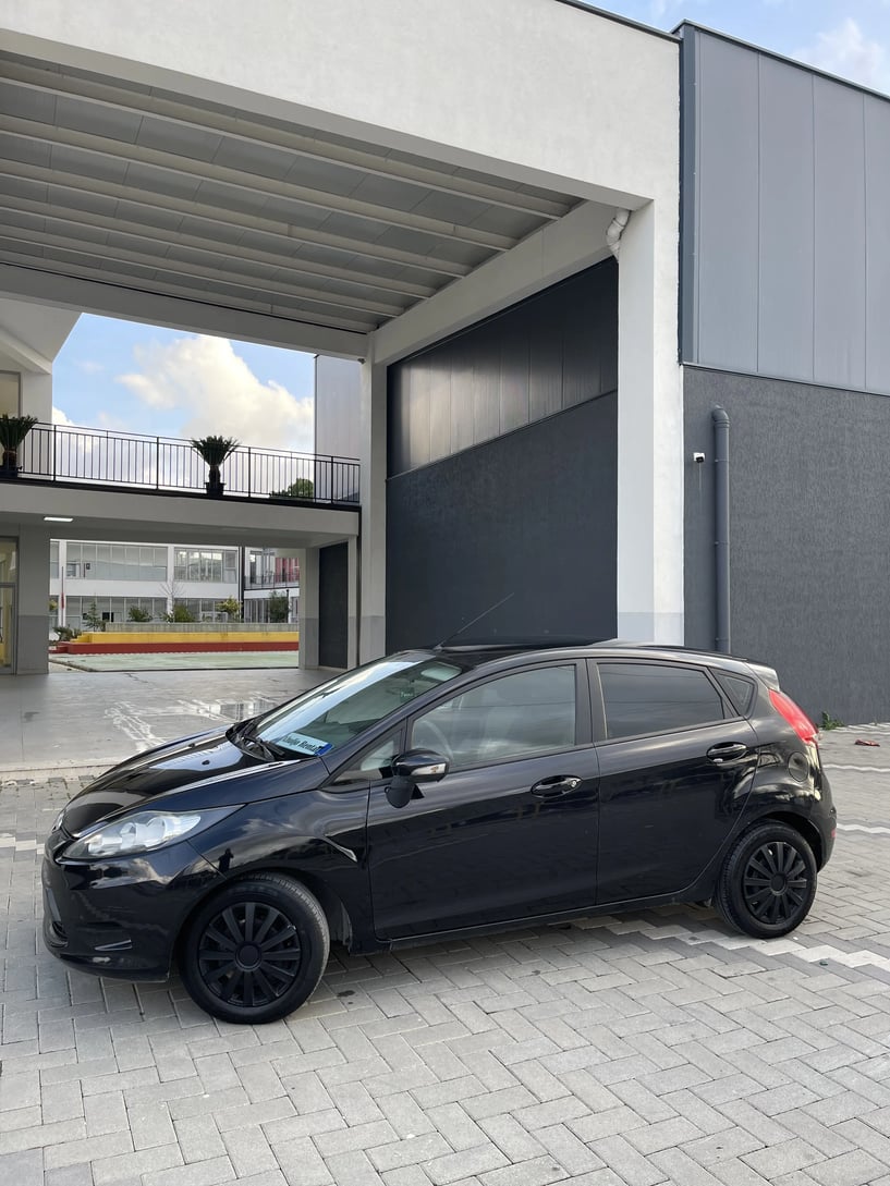 Noleggia un'auto a Durrës