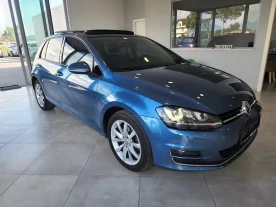 Merrni me qira një makinë në Tirana