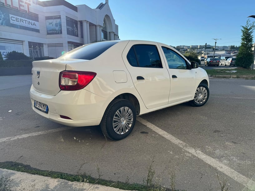 Noleggia un'auto a Tirana