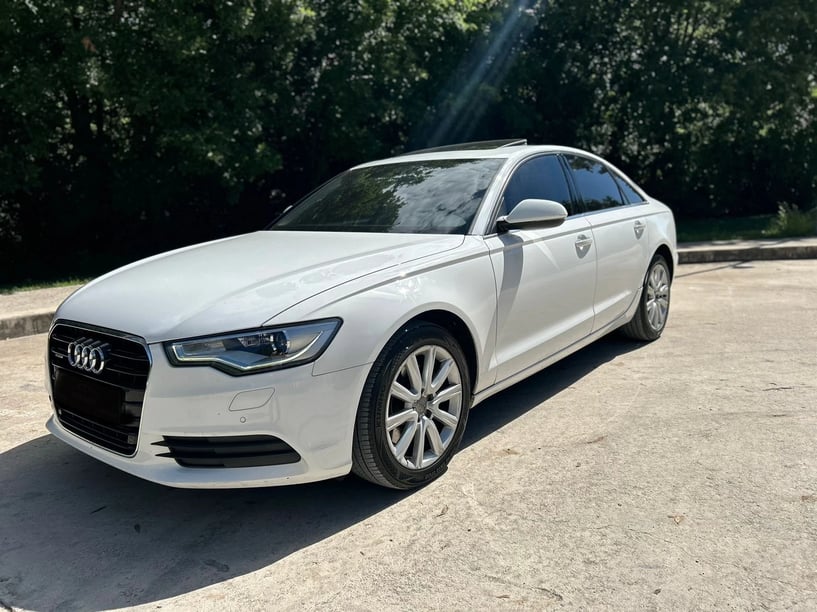 Merrni me qira një makinë në Tirana