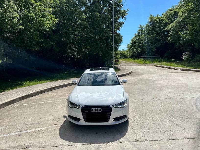 Merrni me qira një makinë në Tirana