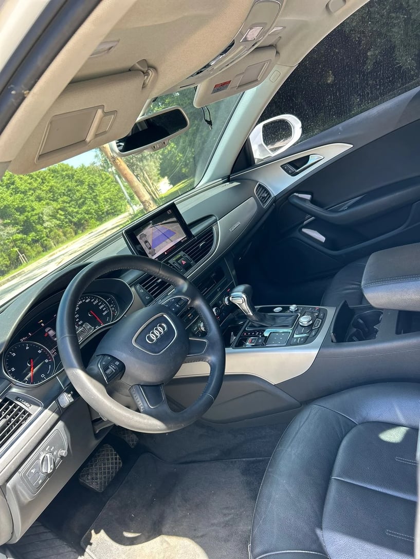 Merrni me qira një makinë në Tirana