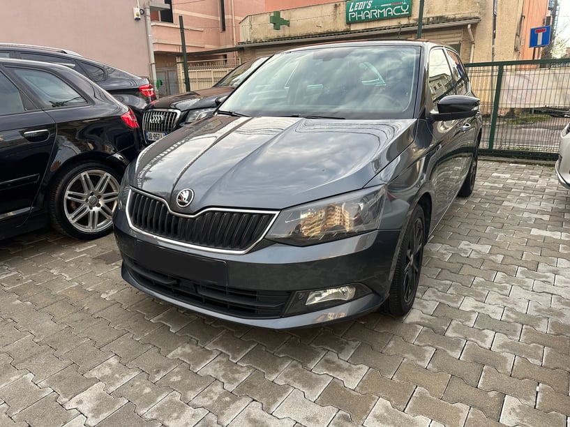 Louer une voiture à Tirana