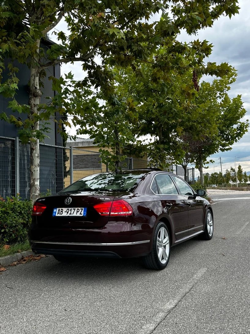 Alquila un coche en Tirana