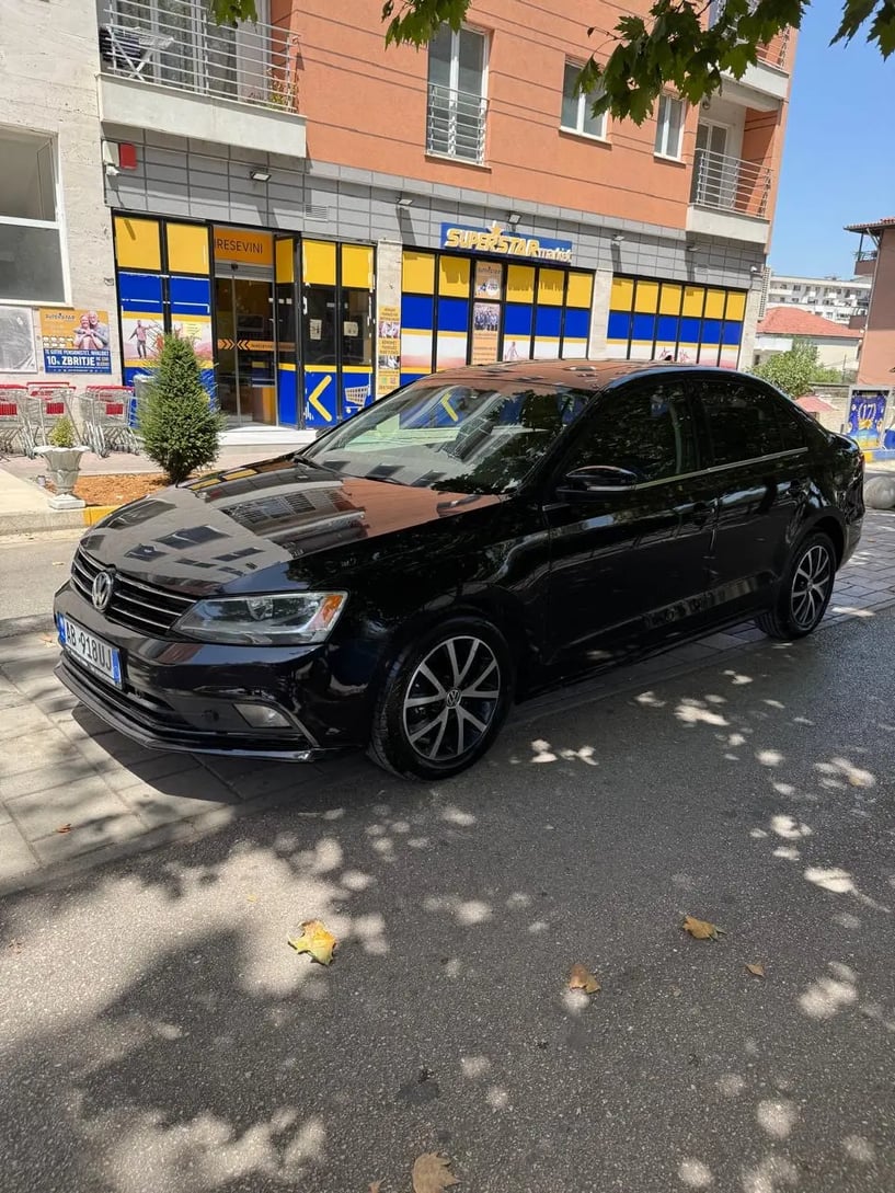 Noleggia un'auto a Tirana