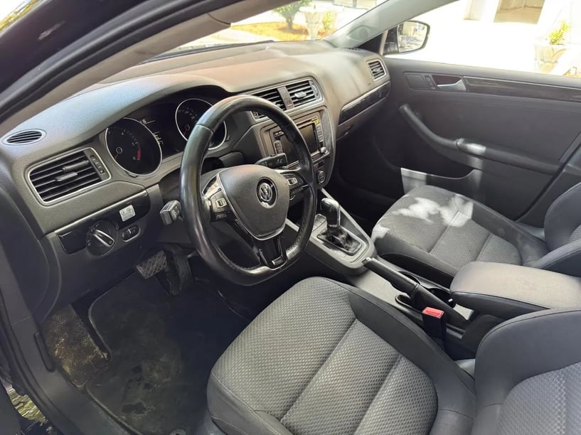 Noleggia un'auto a Tirana