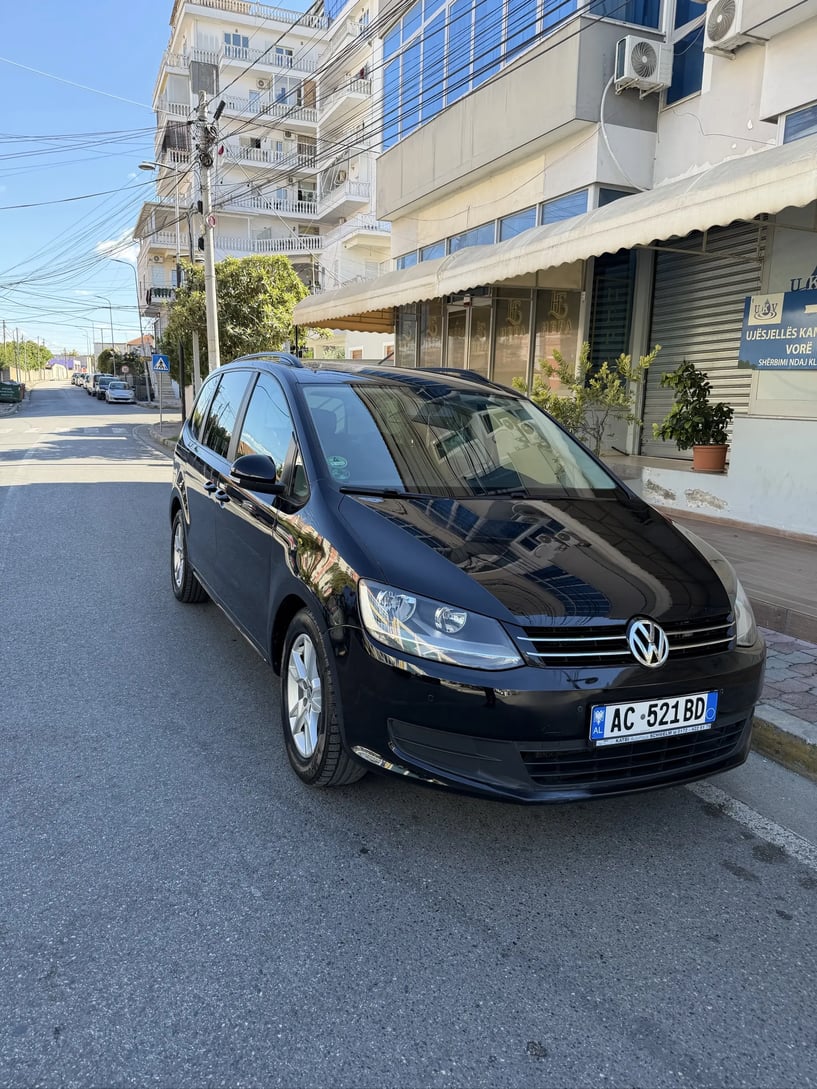 Noleggia un'auto a Tirana