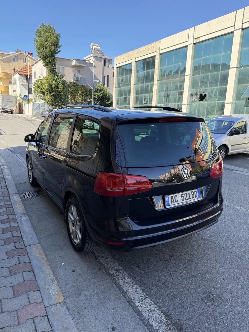 Noleggia un'auto a Tirana
