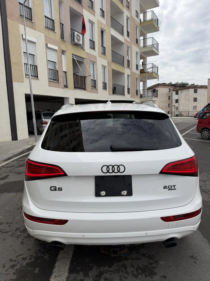 Noleggia un'auto a Tirana