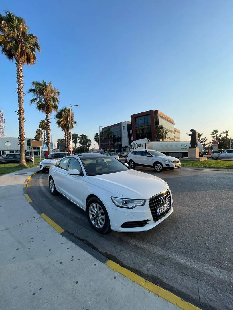 Noleggia un'auto a Tirana