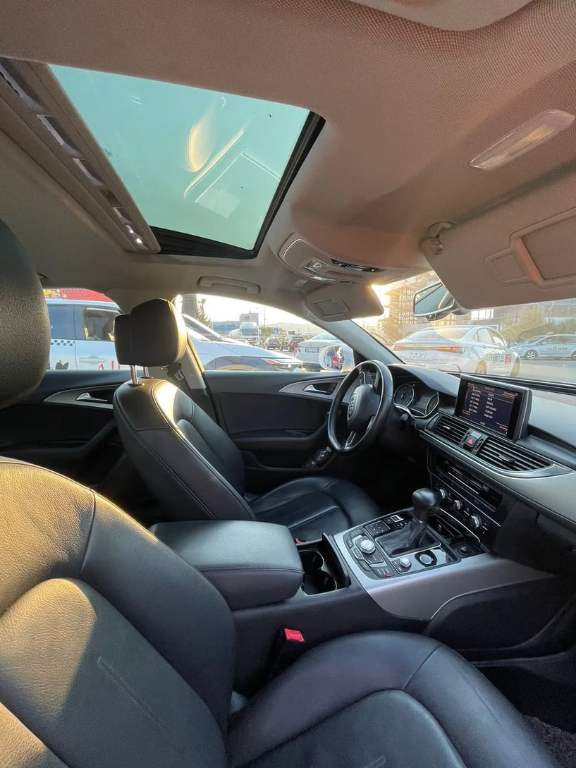 Noleggia un'auto a Tirana