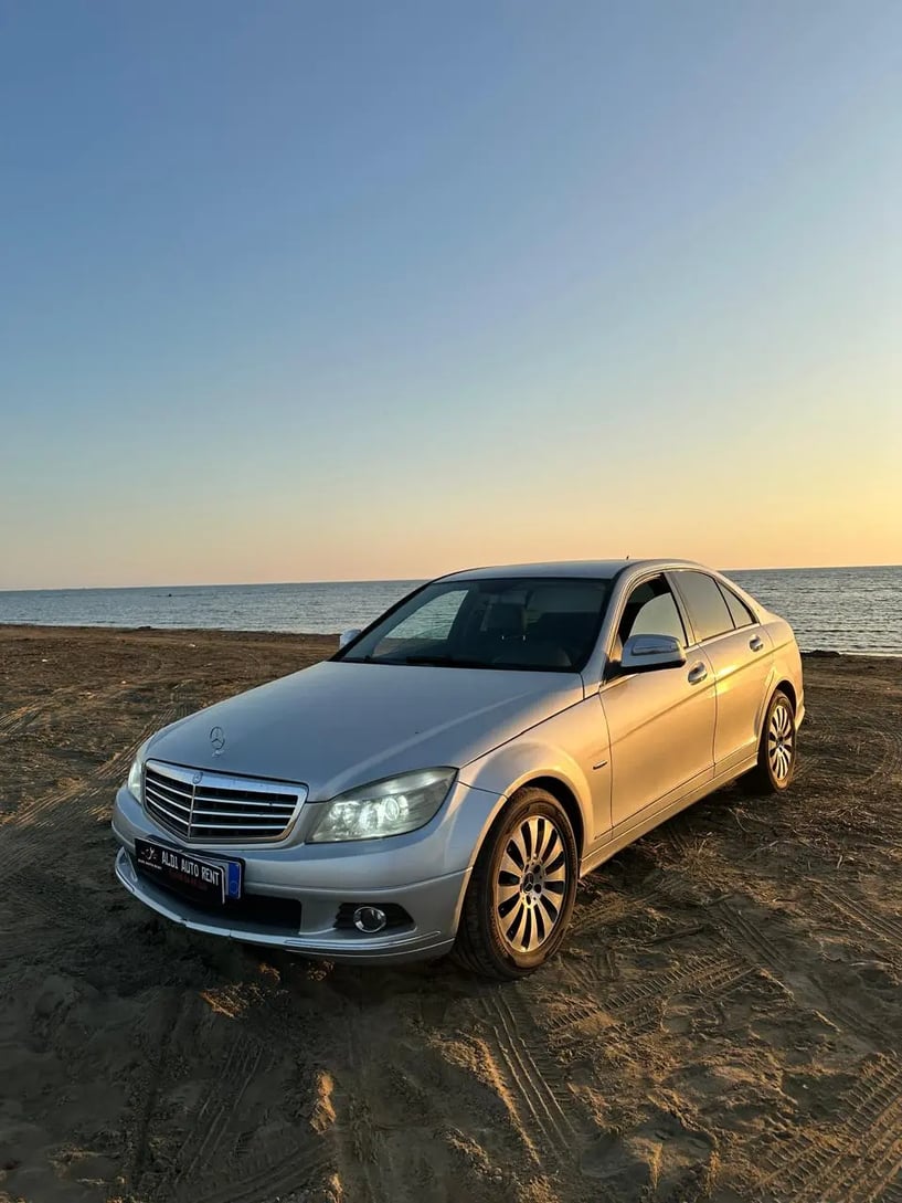 Noleggia un'auto a Lushnje