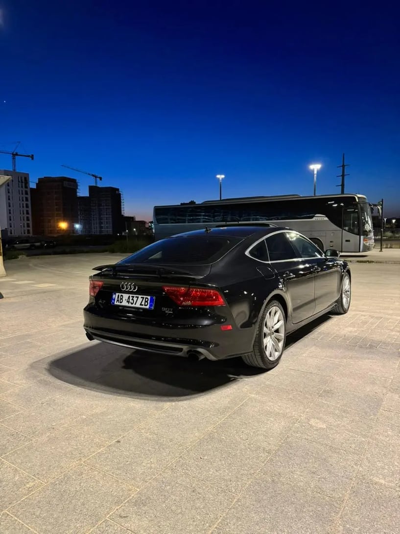 Merrni me qira një makinë në Tirana