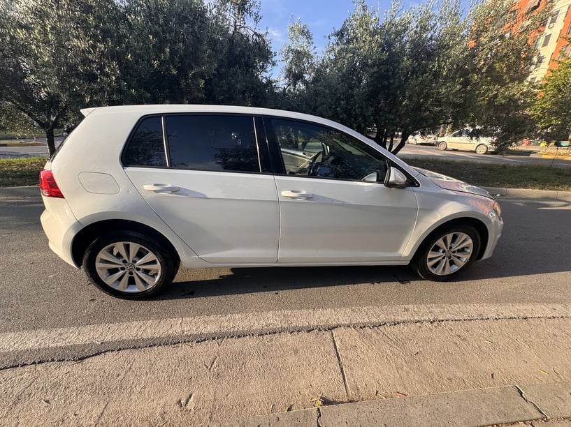 Rent a car in Tirana