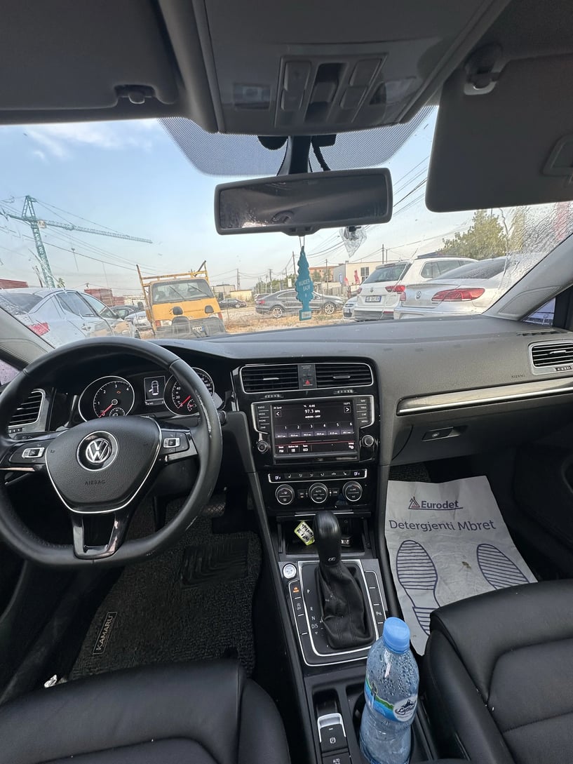 Alquila un coche en Tirana