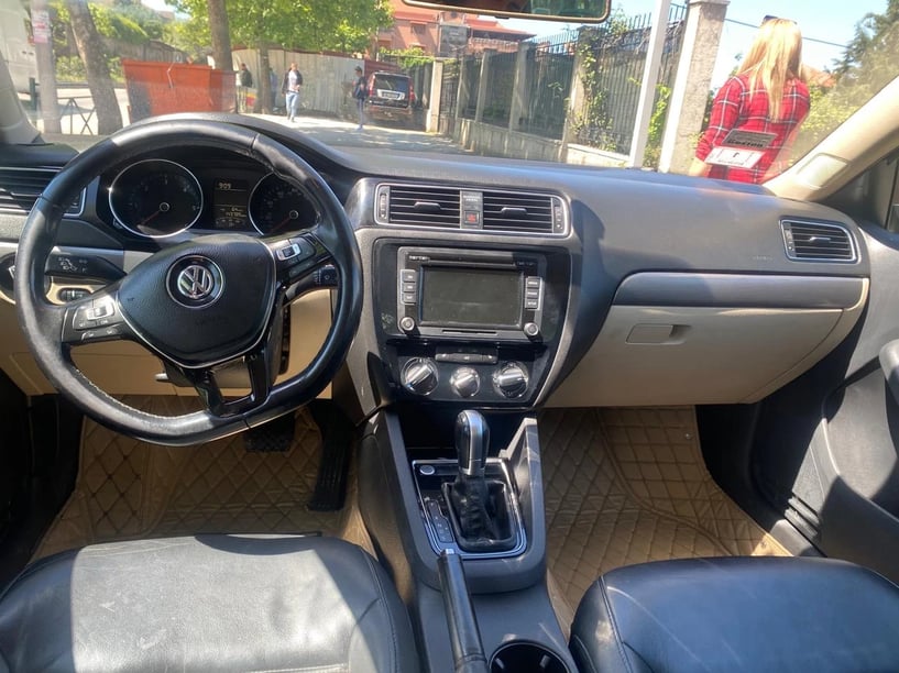 Alquila un coche en Tirana