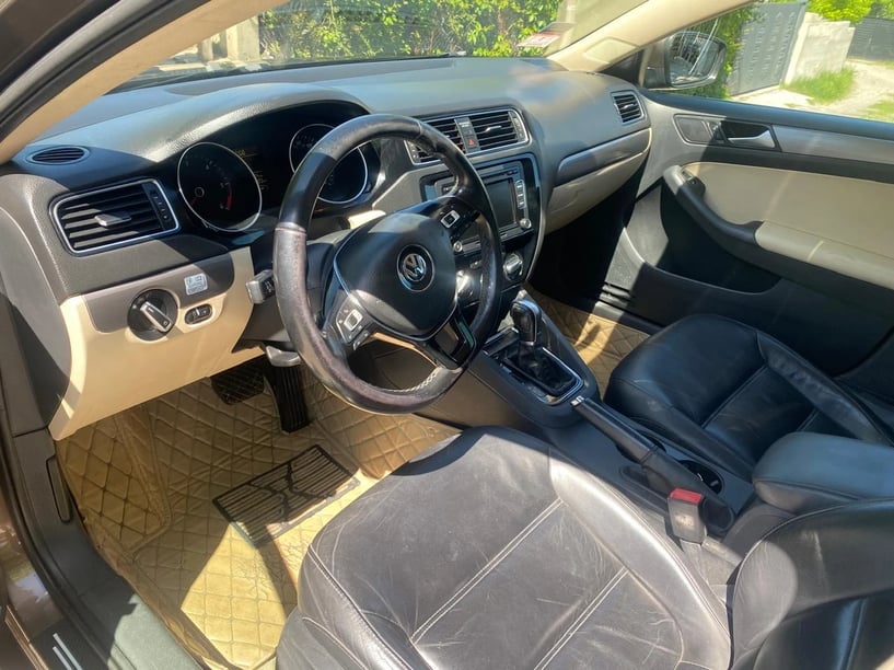 Alquila un coche en Tirana