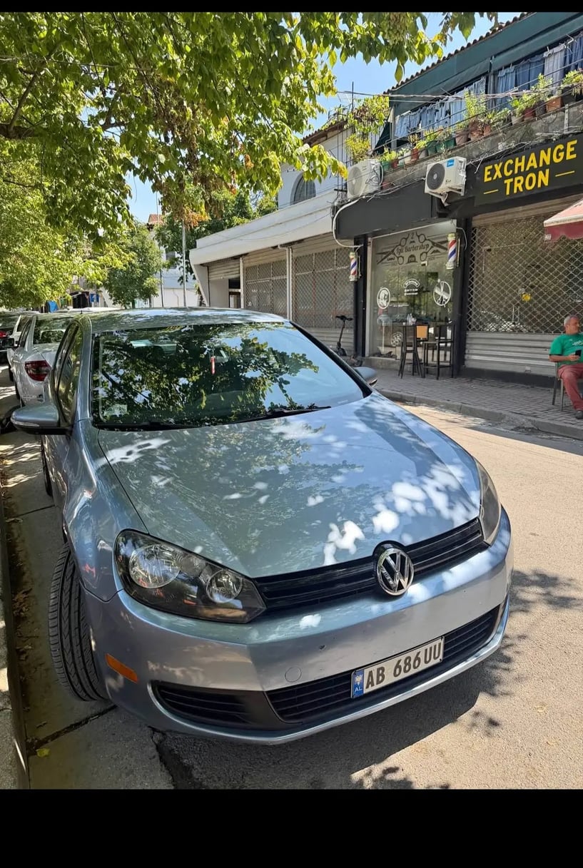 Noleggia un'auto a Tirana