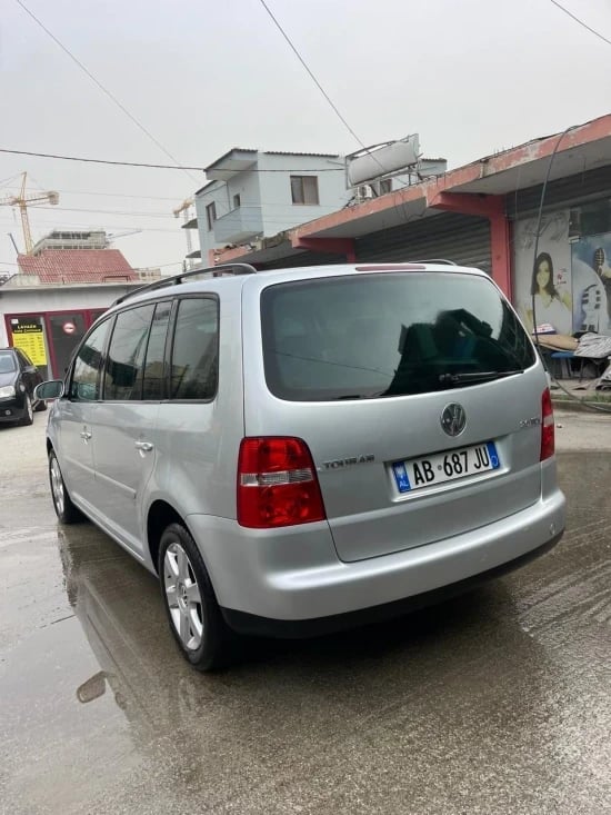 Alquila un coche en Tirana