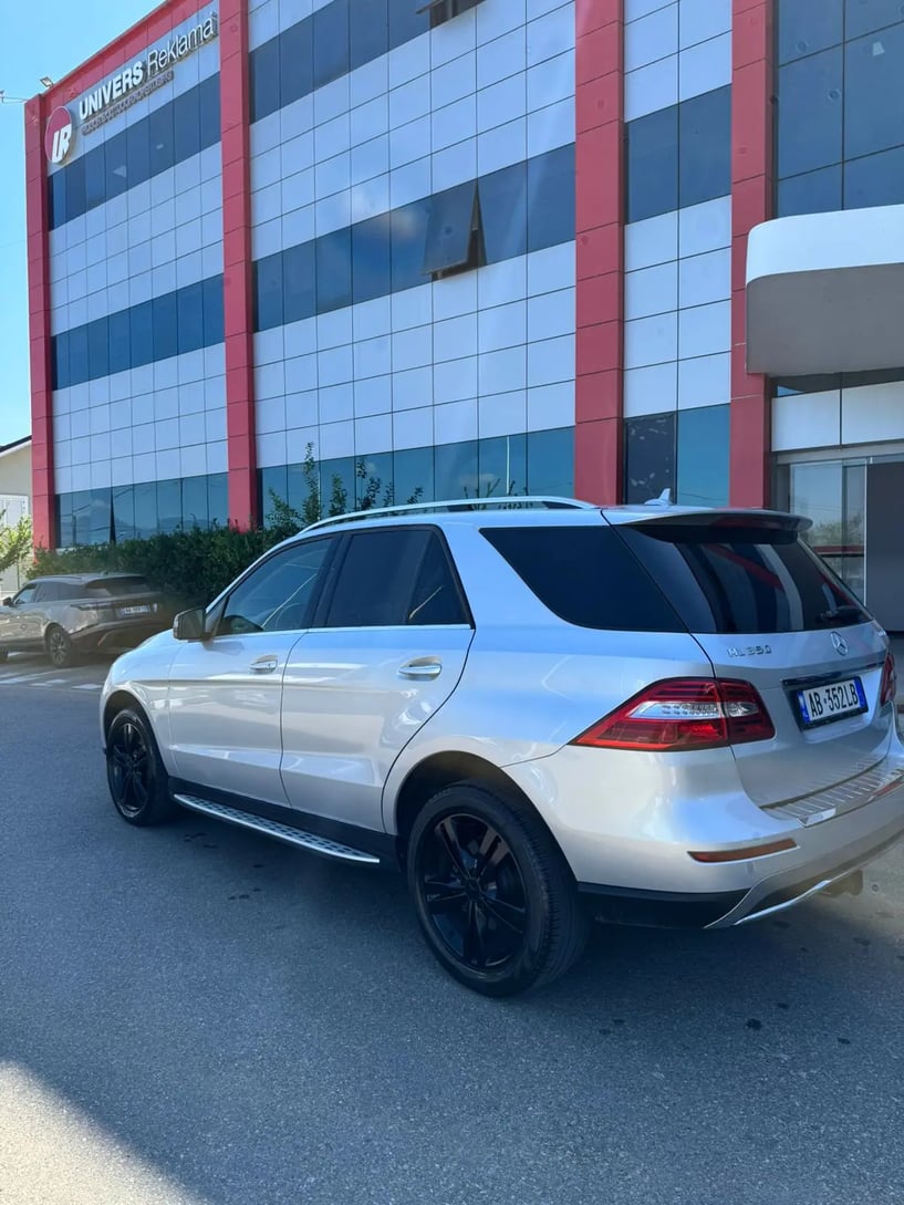 Louer une voiture à Tirana