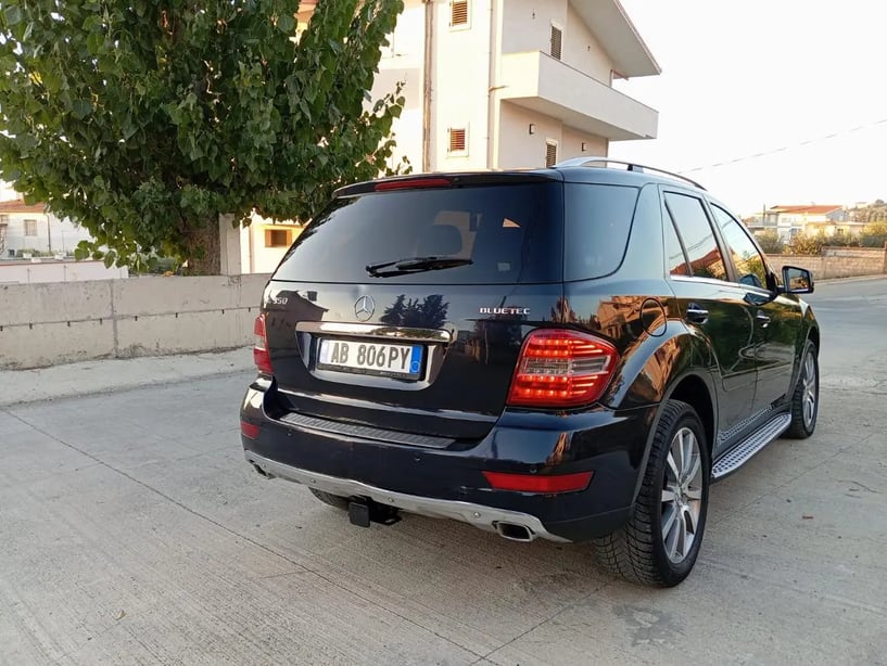 Louer une voiture à Gjirokastër