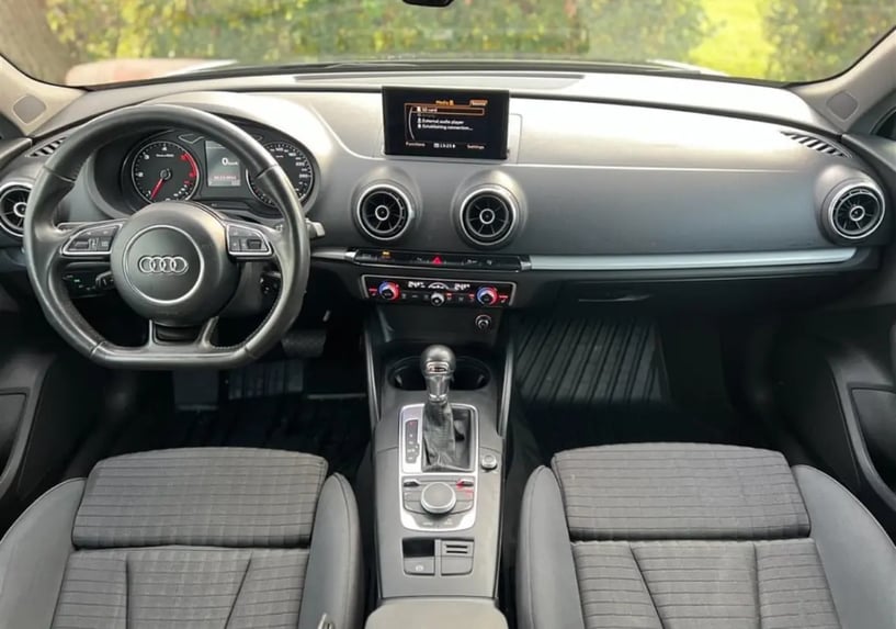 Alquila un coche en Tirana