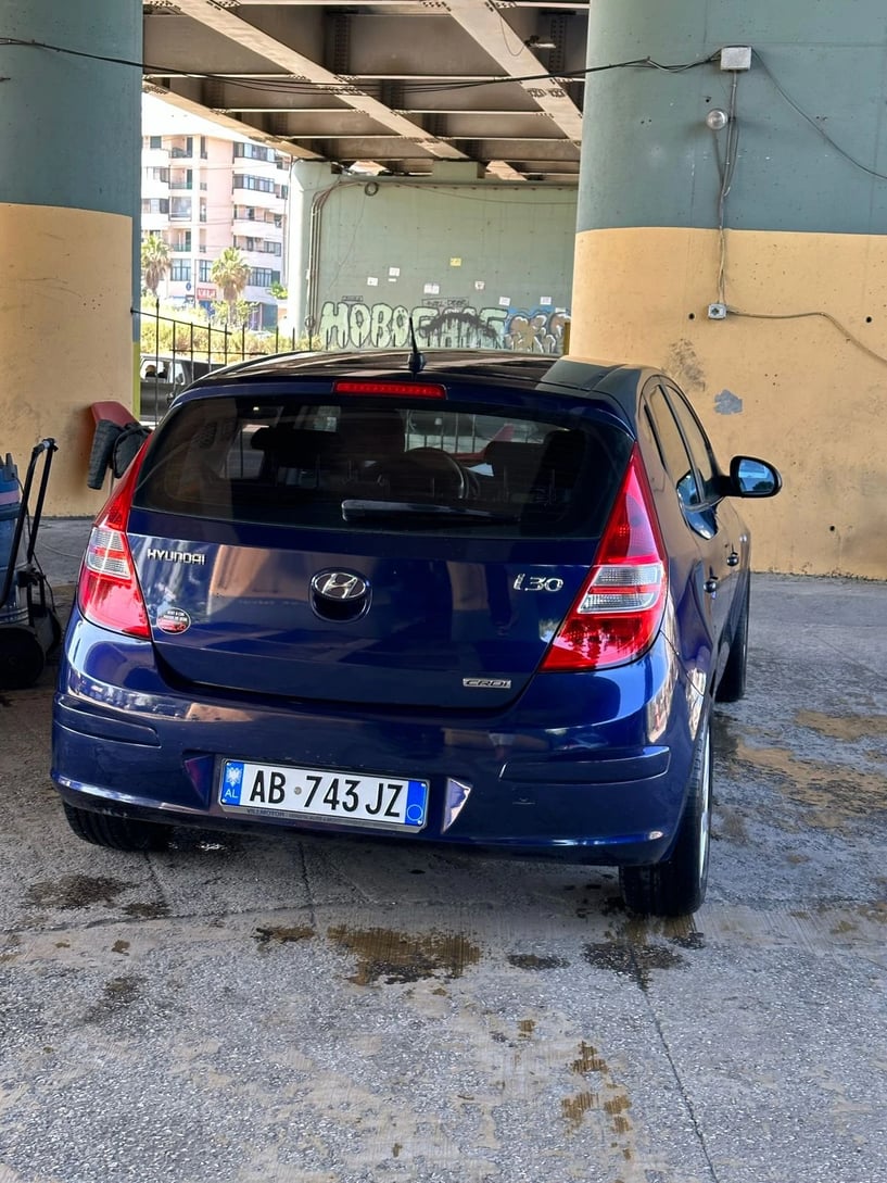 Noleggia un'auto a Durrës
