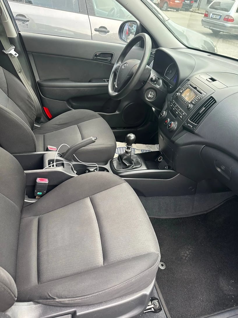 Noleggia un'auto a Durrës