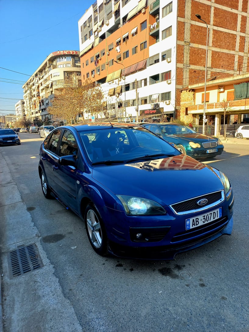 Merrni me qira një makinë në Tirana