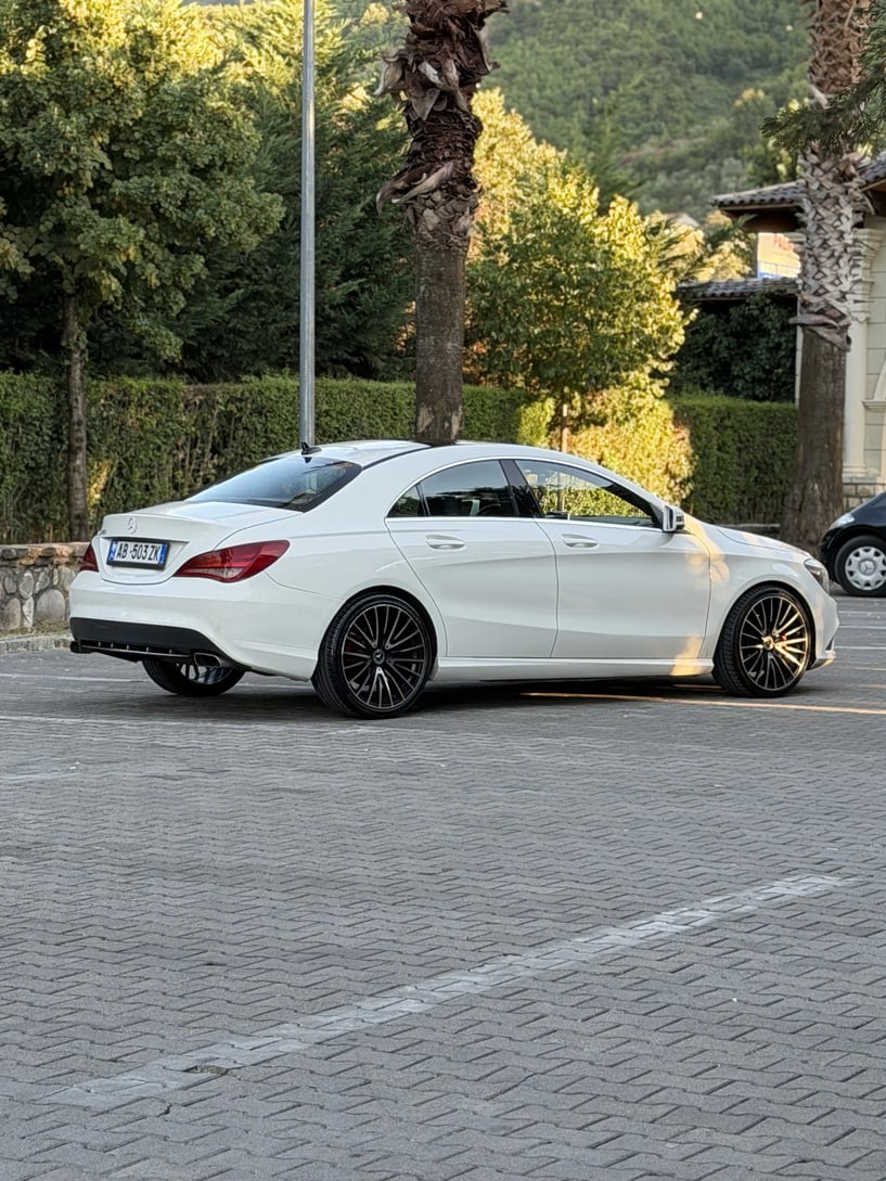 Rent a car in Tirana