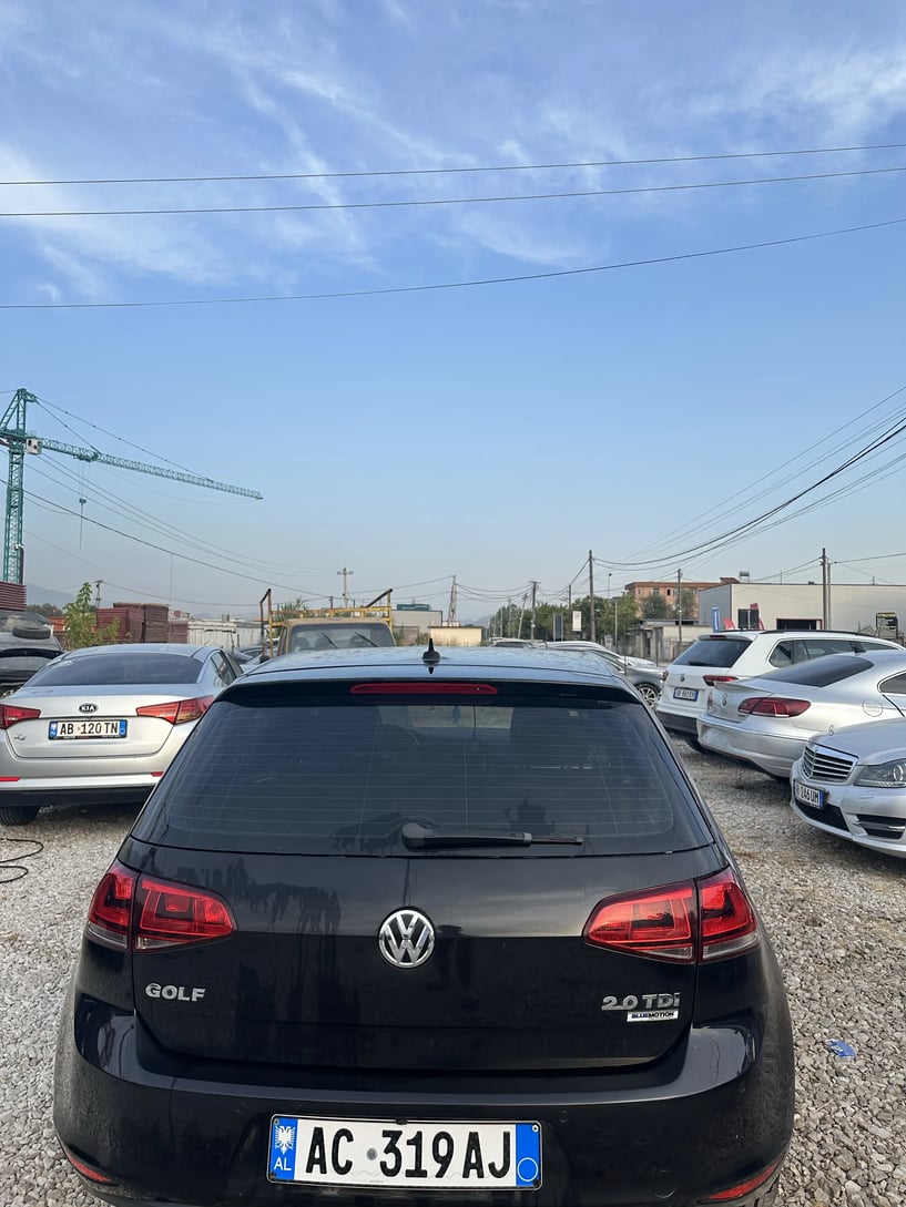 Alquila un coche en Tirana