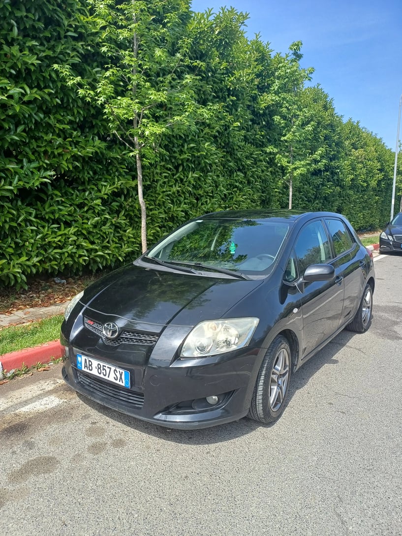 Merrni me qira një makinë në Tirana
