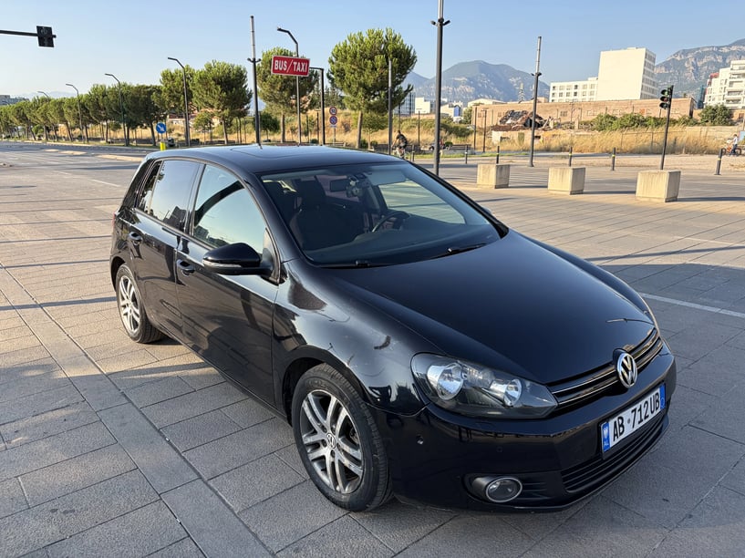Alquila un coche en Tirana