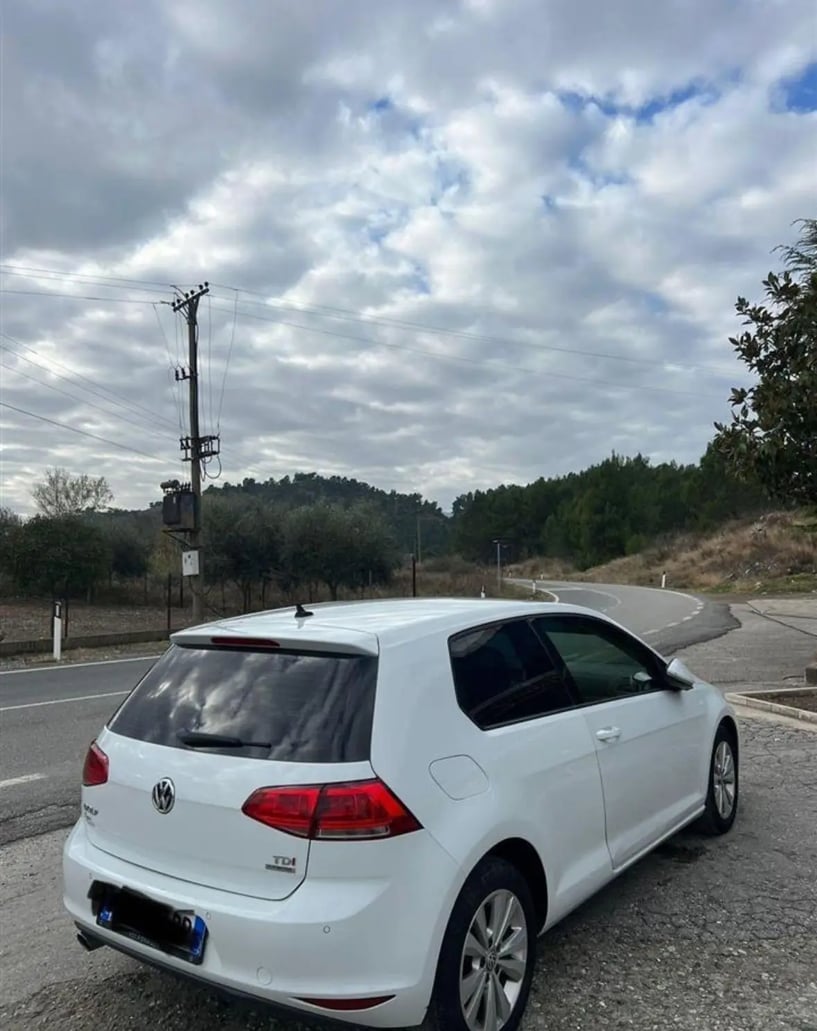 Noleggia un'auto a Tirana