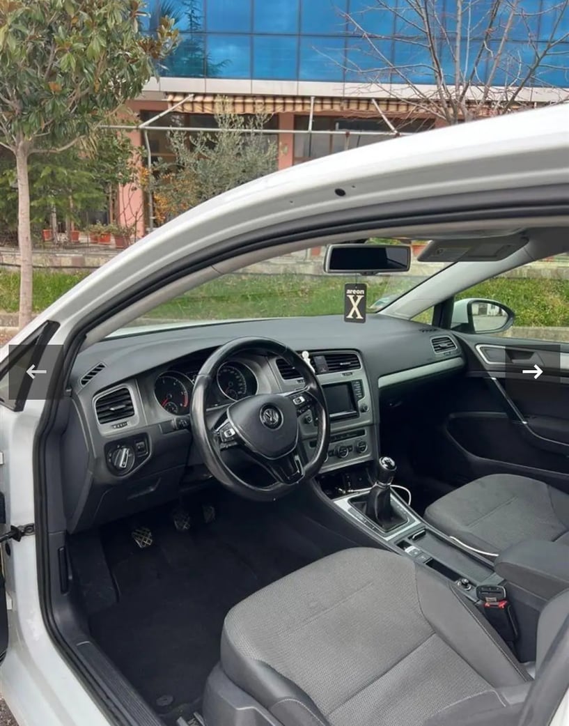 Noleggia un'auto a Tirana