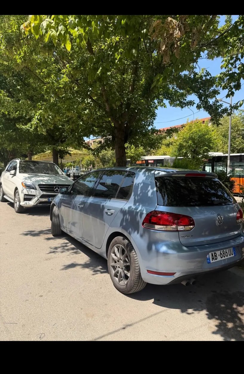 Noleggia un'auto a Tirana