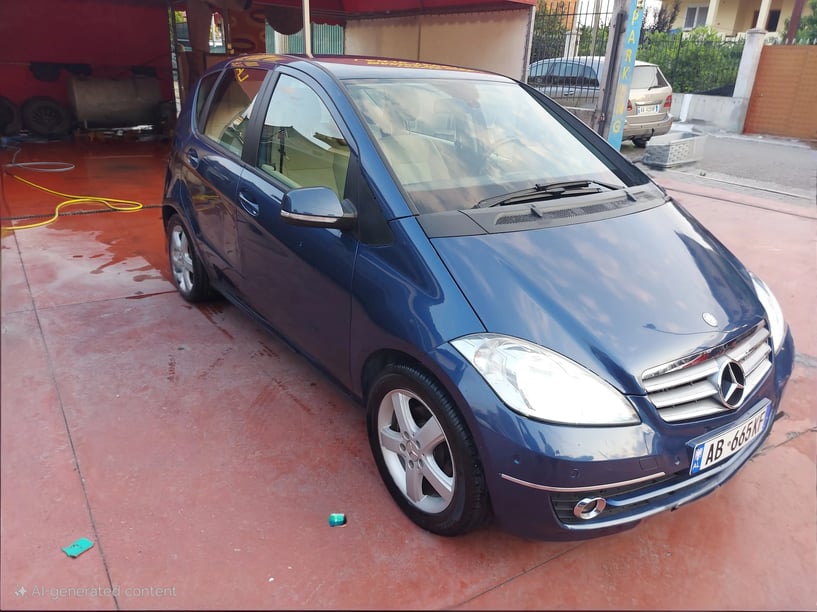 Alquila un coche en Tirana