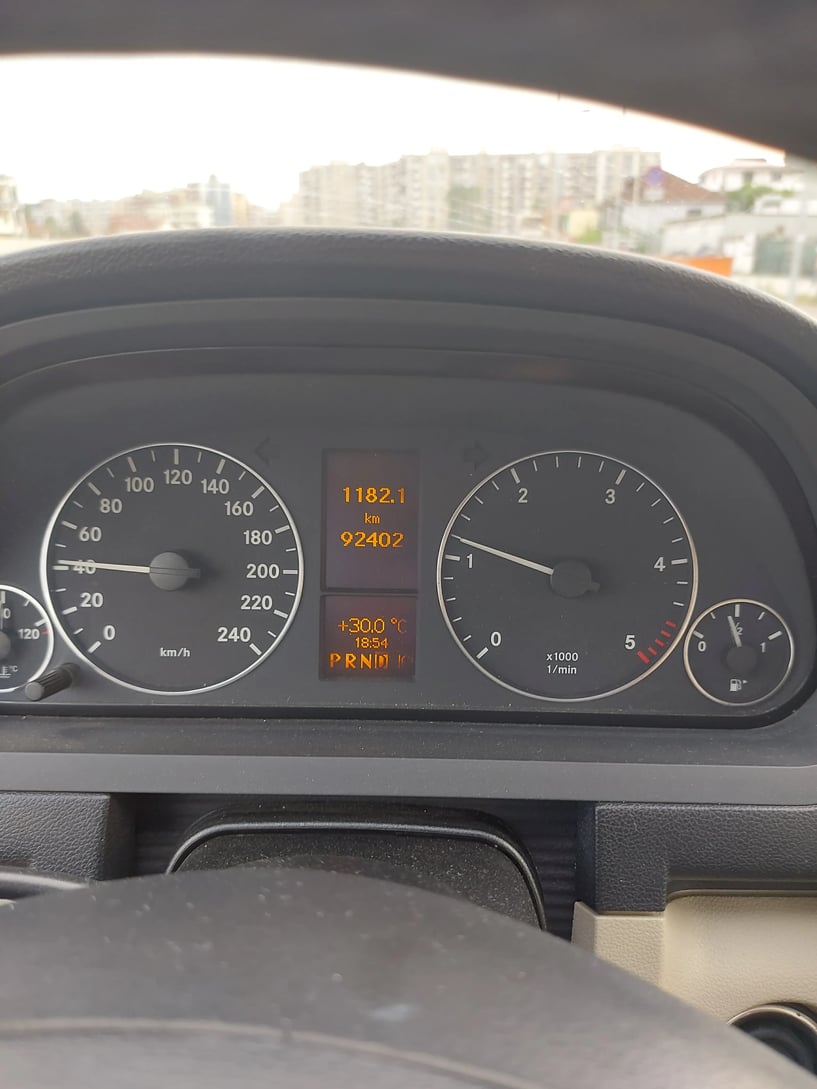 Alquila un coche en Tirana